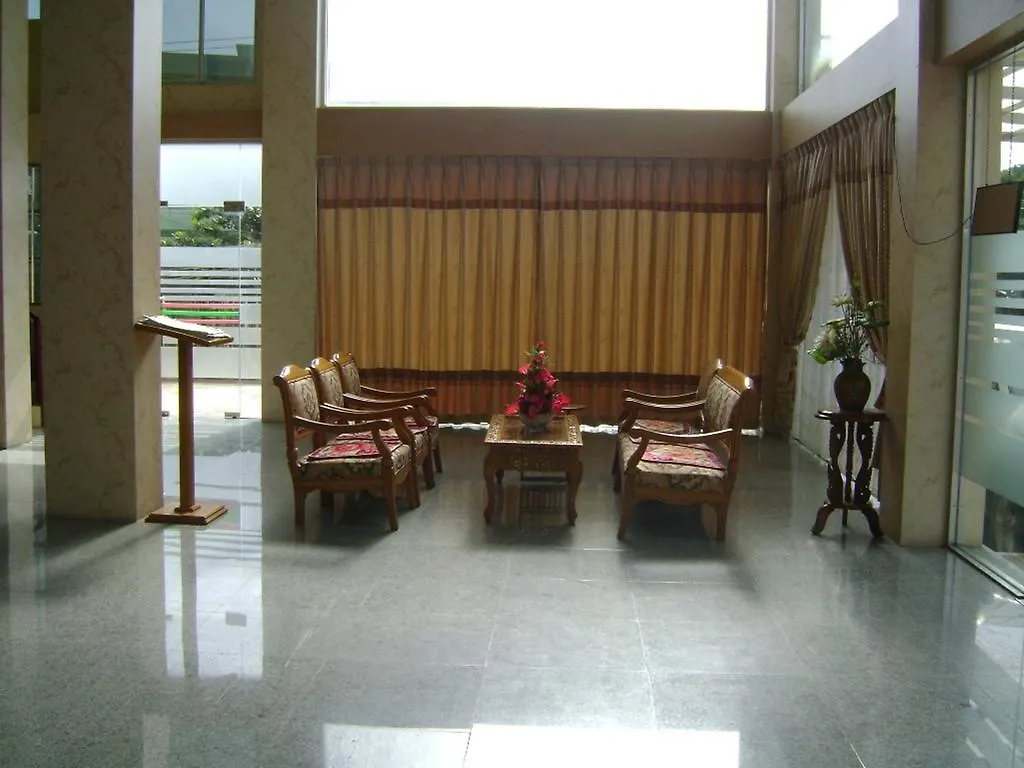 Royal Boss Hotel Янгон 2*,
